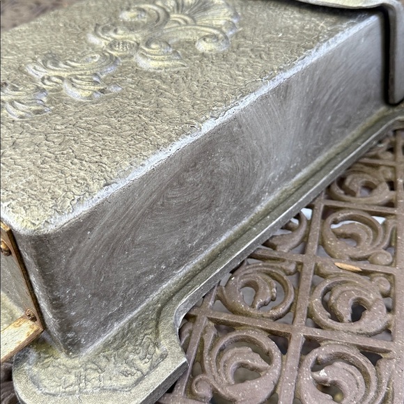 Vintage Cast Iron Mailbox Ornate Wall-Mounted. Pre-owned - Picture 8 of 10